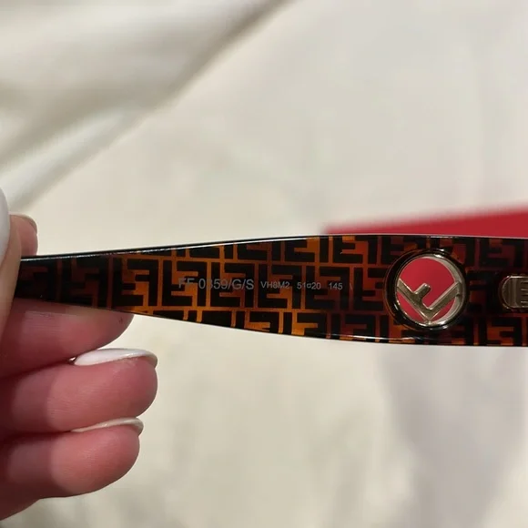 Fendi Sunglasses - Picture 7 of 10